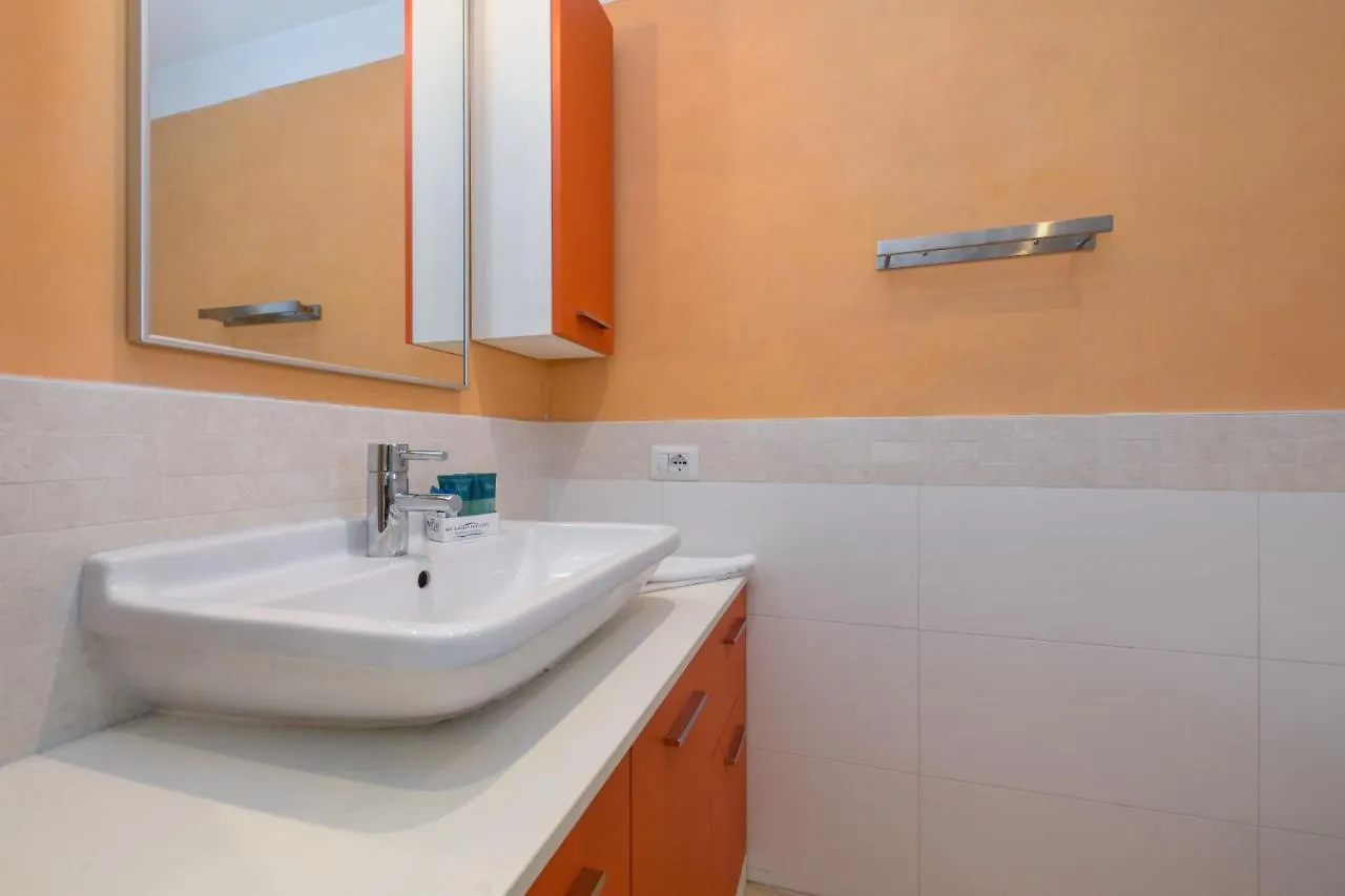 Acquarius Resort Sirmione - Mgh アパート